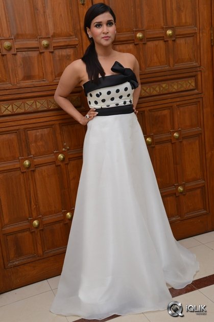 Mannara-Chopra-at-Jakkanna-Movie-Audio-Launch